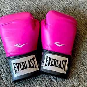 Pink Everlast Ladies Boxing Gloves 12 oz